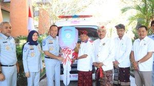 Gubernur-Koster-Kembali-Fasilitasi-Bantuan-Mobil-Operasional-ke-MDA-Bali.jpg