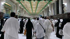Imigrasi-Tunda-Keberangkatan-1243-Jemaah-Calon-Haji.jpg