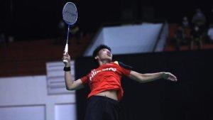 Indonesia-vs-India-BWF-Asia-Junior-Championships-Zaki-Harus-Manfaatkan-Smash-Mematikannya.jpg