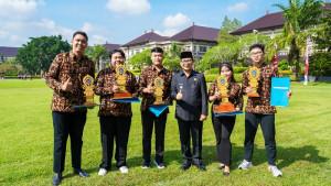 Inspektur-upacara-saat-Peringatan-Hari-Sumpah-fws.jpg
