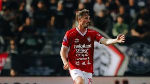 KUASAI-BOLA-Gelandang-Bali-United-Tim-Receveur-saat-tampil-bersama-Bali-United.jpg