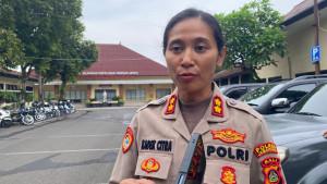 Kapolres-Jembrana-AKBP-Kadek-Citra-Dewi-Suparwati-saat-memberikan-keterangan-di-kantornya.jpg