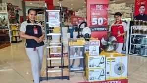 Karyawan-ACE-Hardware-Central-Parkir-Kuta.jpg