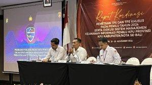 Kasubdit-V-Ditreskrimsus-Polda-Bali-AKBP-Nanang-Prihasmoko-tengah.jpg
