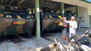 Kendaraan-Tempur-TNI-AD-di-Bali-diupacarai-saat-Hari-Raya-Tumpek-Landep.jpg