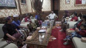 Ketua-DPRD-Badung-saat-menerima-Audiensi-3-Orgamisasi-kemasyarakatan.jpg