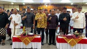 Ketua-Komisi-II-DPR-RI-Ahmad-Doli-Kurnia-serahkan-Dokumen-Undang-Undang-Nomor-15-Tahun-2023.jpg