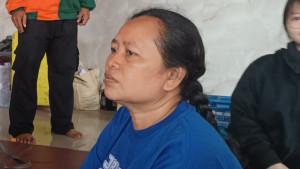 Ketut-Anik-Martini-saat-berada-di-pengungsian-1.jpg