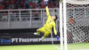Kiper-Timnas-Aksi-kiper-Nadeo-Argawinata-di-Timnas-Indonesia-pada-sebuah-laga-resmi.jpg