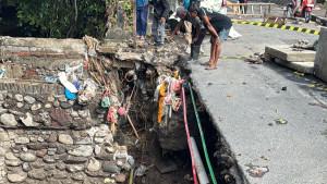 Kondisi-Jalan-yang-jebol-di-Kerobokan-menuju-Canggu-pada-Jumat-19-September-2025.jpg