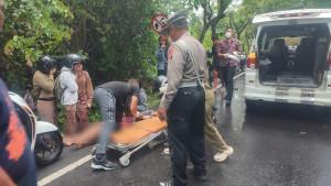 Kondisi-di-TKP-lakalantas-maut-sebabkan-seorang-siswa-SMA-tewas-di-tempat-78.jpg