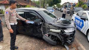 Kondisi-kendaraan-yang-terlibat-di-kecelakaan-beruntun-di-Jalan-Raya-Denpasar-58.jpg