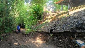 Kondisi-tembok-penyengker-Pura-Nagasari-di-Banjar-Kutuh-Desa-Sayan-Ubud-748.jpg