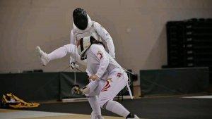 Leoda-saat-menjalani-sparring-partner-dengan-atlet-anggar-lain.jpg