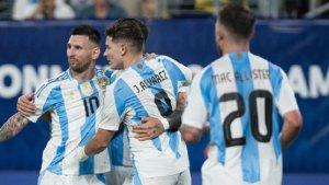 Lionel-Messi-dkk-melakukan-selebrasi-usai-mencetak-gol-di-laga-Copa-America-2024.jpg