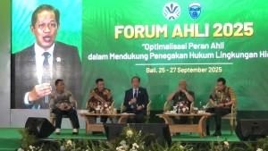 Menteri-Lingkungan-Hidup-Hanif-Faisol-Nurofiq-saat-menghadiri-Forum.jpg