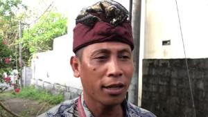 Nyoman-Tirta-Yasa-salah-satu-warga-yang-rumahnya-terisolasi-896.jpg