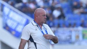 PELATIH-Sosok-kepala-pelatih-Persib-Bandung-Bojan-Hodak-saat-mengamati-jalannya-laga.jpg