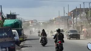 PERBAIKAN-Kondisi-Jalan-Teuku-Umar-Barat-Denpasar-yang-berdebu-akibat-proyek.jpg