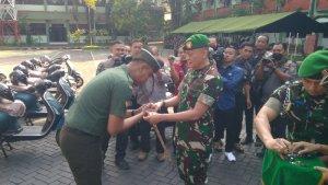 Pangdam-IXUdayana-Mayjen-TNI-Sonny-Aprianto-SE-MM-saat-penyerahan-unit.jpg