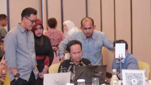 Para-peserta-antusias-dalam-penyusunan-strategi-kounikasi-publik-yang-digelar.jpg