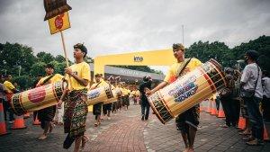 Parade-Sinyal-IM3-yang-merepresentasikan-keragaman-budaya-setempat.jpg