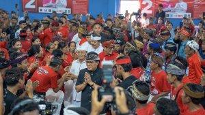 Paslon-Koster-Giri-saat-kampanye-di-GOR-Desa-Batungsel-Kecamatan-Pupuan-Tabanan.jpg