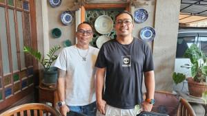 Pegolf-asal-Bali-Ida-Bagus-Wira-Pradnyana-35-kanan-bersama-manajer.jpg