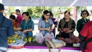 Pelaksanaan-pasar-tani-di-alun-alun-Bangli-Selasa-14-Mei-2024.jpg