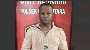 Pelaku-Chukwunonso-Chinweikpe-Igiligi-saat-diamankan-Polsek-Kuta-Utara.jpg