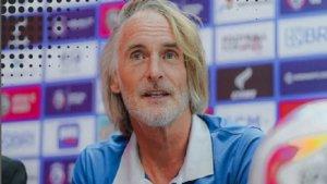Pelatih-Dewa-United-Jan-Olde-Riekerink-memberikan-keterangan-pers-jelang-laga-kontra-Arema.jpg
