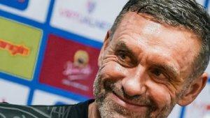 Pelatih-Thomas-Doll-memberikan-keterangan-jelang-laga-Persebaya-vs-Persija-di-Liga-1.jpg