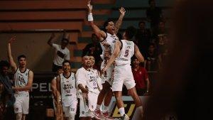 Pemain-Bali-United-Basketball-merayakan-kemenangan-23.jpg