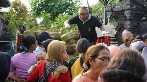 Pembeleian-gas-Lpg-3-Kg31Antusiasme-warga.jpg