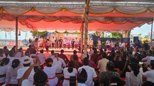 Pembukaan-Festival-Nusa-Penida-2023-di-Lapangan-Sampalan-Desa-Batununggul-Nusa-Penida.jpg