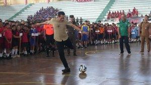 Pembukaan-ditandai-dengan-tendangan-kick-off-dari-Bupati.jpg