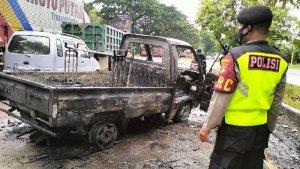 Penampakan-Mobil-Pikap-yang-terbakar-di-Jalan-Bypass-Ida-Bagus-Mantra.jpg