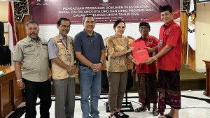 Penyerahan-berkas-perbaikan-bacaleg-dari-PDIP-Bali.jpg