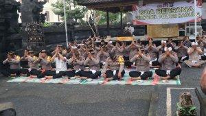 Personel-Polda-Bali-melakukan-Salat-Gaib-dan-persembahyanga.jpg