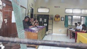 Pertemuan-di-ruang-laboratorium-SMPN-5-Denpasar.jpg