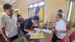 Perwakilan-tiga-KUB-menandatangani-NPHD-Naskah-Perjanjian-Hibah-Daerah.jpg