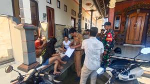 Petugas-gabungan-saat-menyisir-tempat-kos-dan-mendapati-duktang.jpg