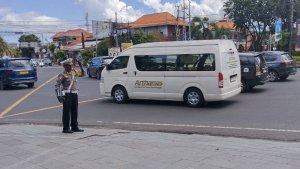 Pihak-kepolisian-melakukan-monitoring-dan-pengaturan-menyikapi-lonjakan-wistawan.jpg