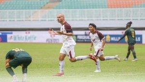 Pluim-cetak-satu-satunya-gol-bagi-PSM-Makassar-ke-gawang-Persikabo-1973.jpg
