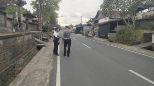 Polantas-Polres-Gianyar-Bali-saat-mendatangi-TKP-kecelakaan-vc.jpg