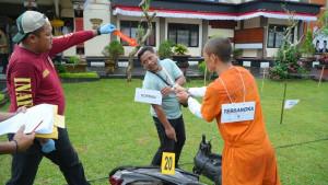 Polres-Bangli-rekonstruksi-penganiayaan-warga-Songan-895.jpg