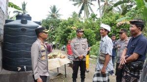 Polres-Klungkung-beri-tandon-air-kepada-warga-di-Tempek-Dangin-Sabang.jpg