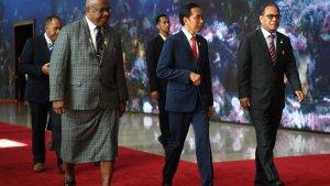 Presiden-Federasi-Mikronesia-Wesley-W-Simina-sebelum-pembukaan-KTT-AIS.jpg