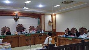 Prof-Raka-Sudewi-saat-memberikan-keterangan-sebagai-saksi-di-Pengadilan-Tipikor-Denpasar.jpg