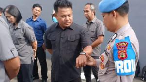 Propam-Polres-Gianyar-Bali-memeriksa-barang-bawaan-anggota-Kamis-2-Oktober-2025.jpg